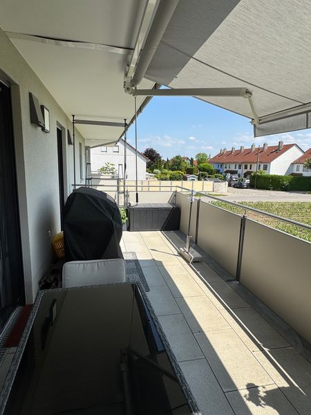 Klasse Wohnung in Neubauzustand mit TG!
